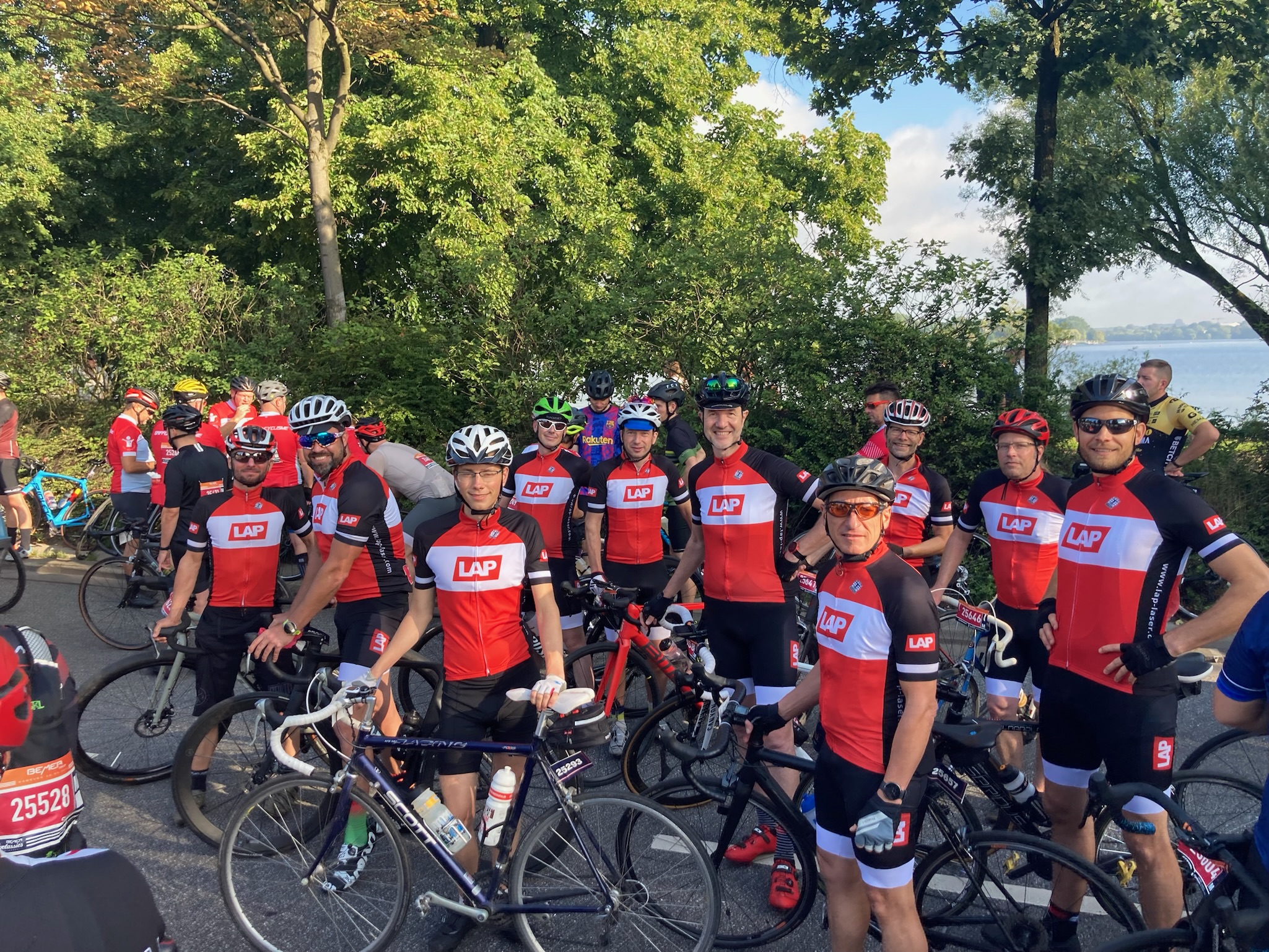 Sonnig-sportliches Fahrradfahren bei den Hamburg Cyclassics