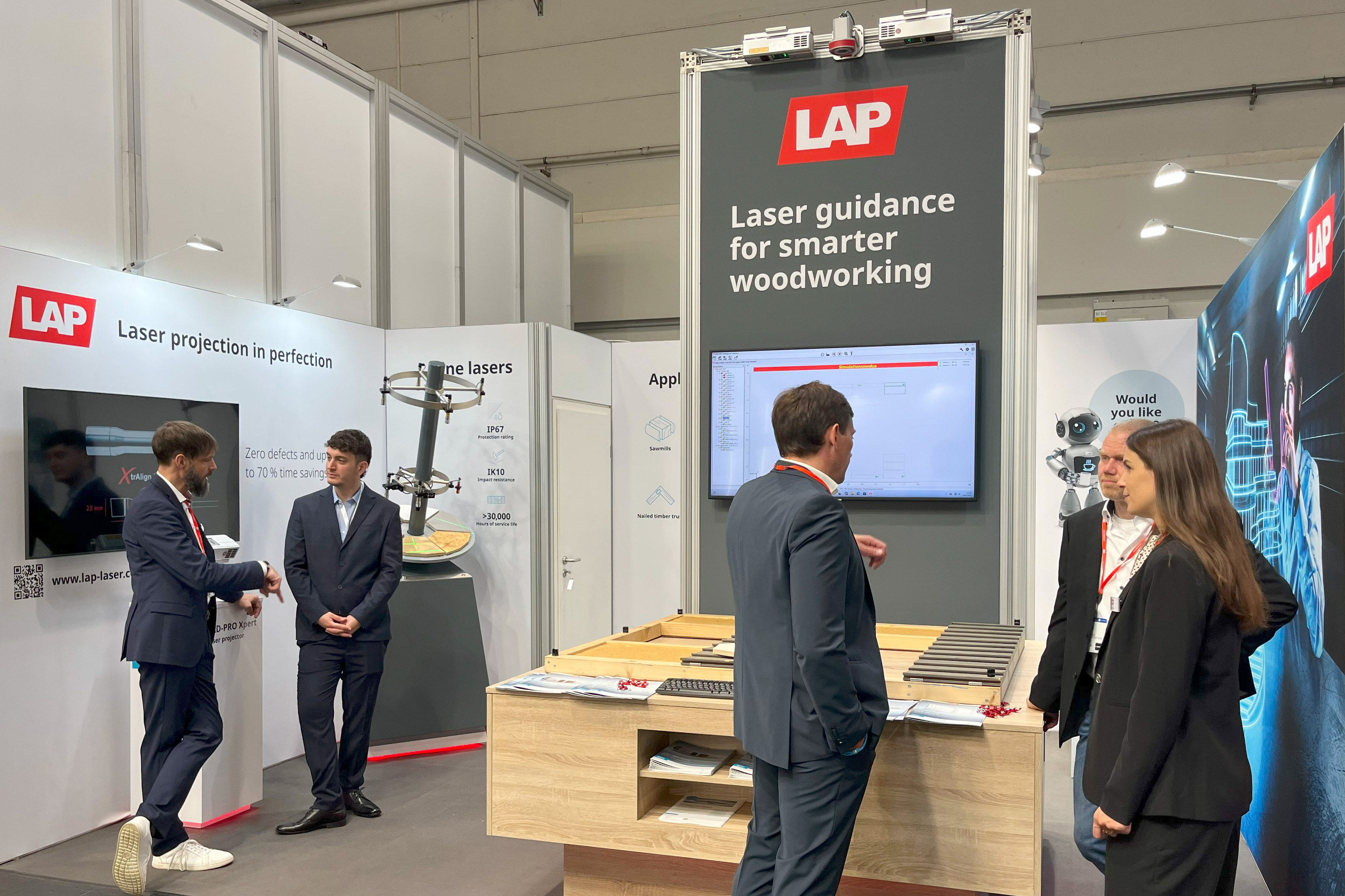 At LIGNA 2025, LAP showcased its latest innovations in laser projection systems and positioning lasers, which support the entire woodworking process chain. 